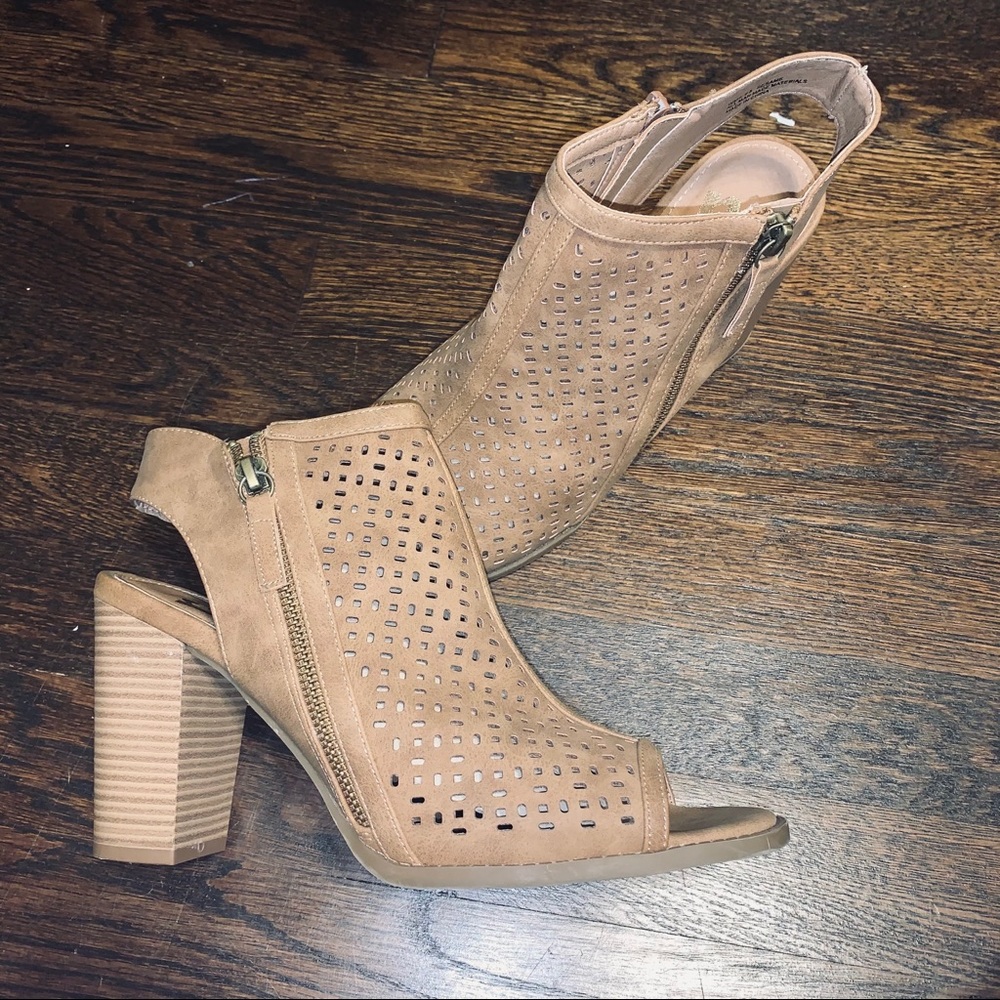 Report Ankle High Heels